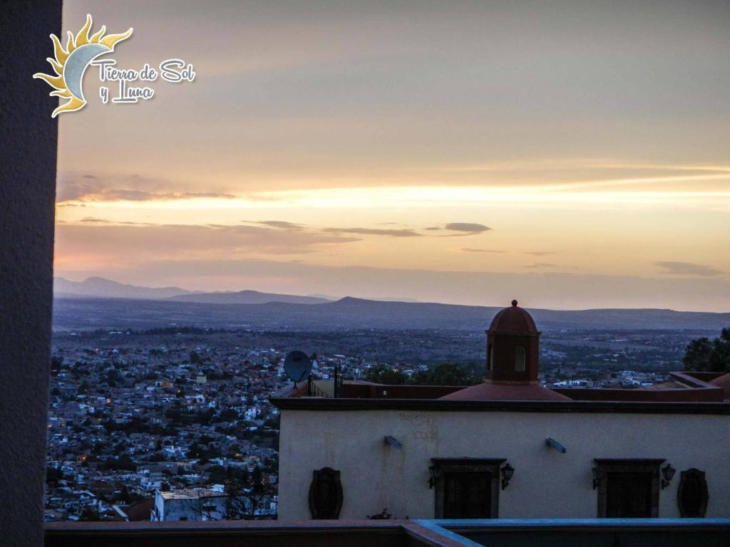 Hotel Tierra De Sol Y Luna Альенде Экстерьер фото